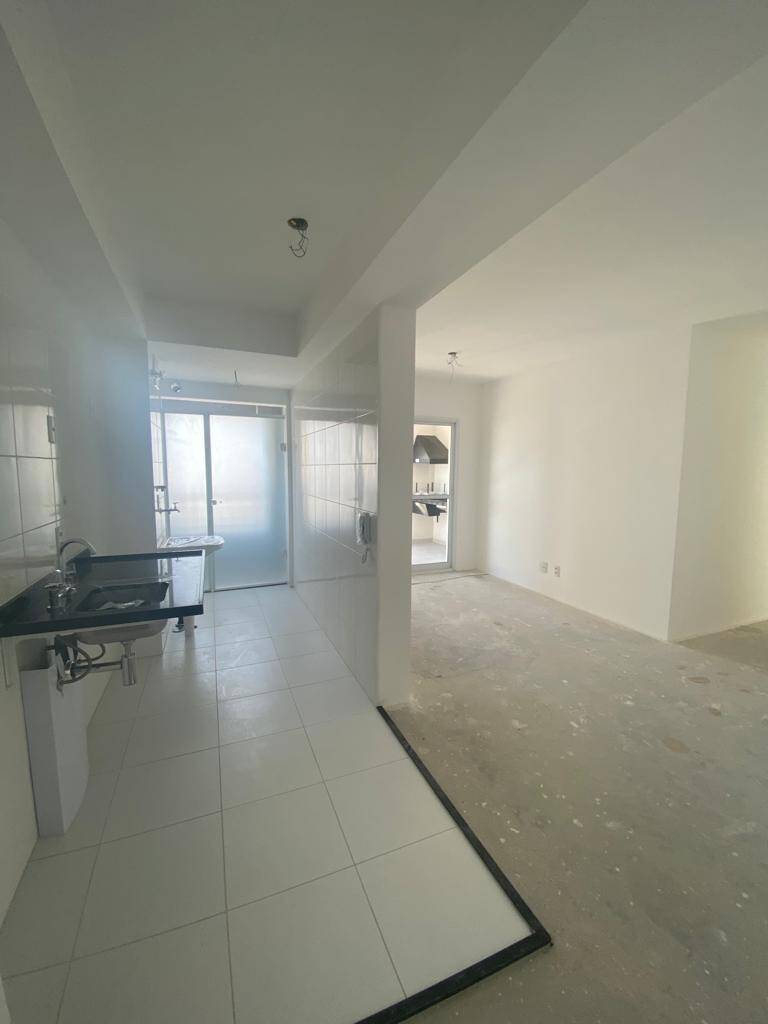 Apartamento à venda com 2 quartos, 67m² - Foto 2