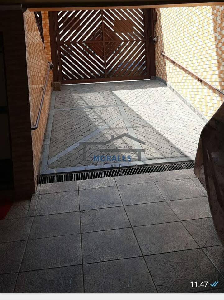 Casa à venda com 4 quartos, 250m² - Foto 1