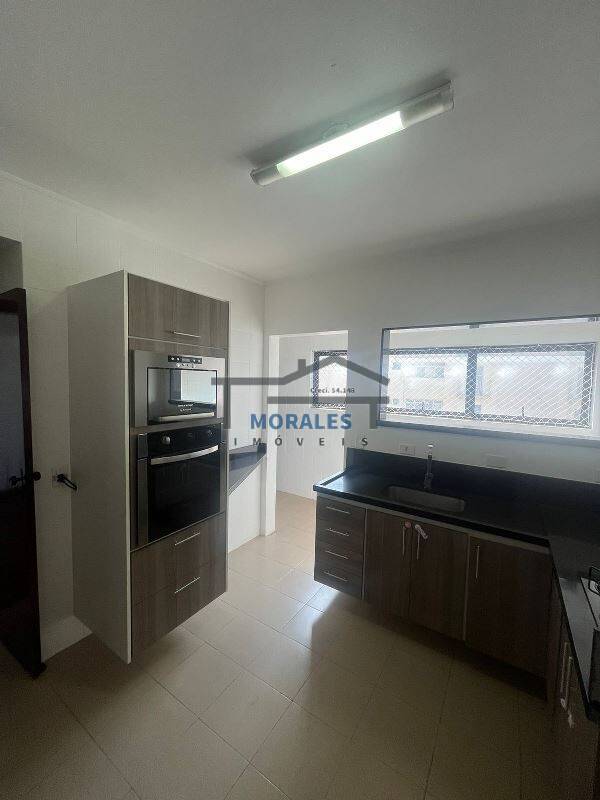 Apartamento à venda com 3 quartos, 140m² - Foto 2